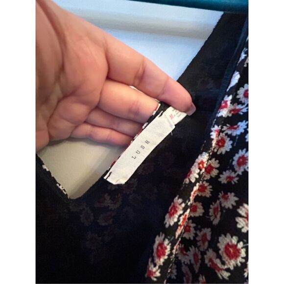 Anthro LUSH Floral Romper size M EUC - Picture 3 of 10